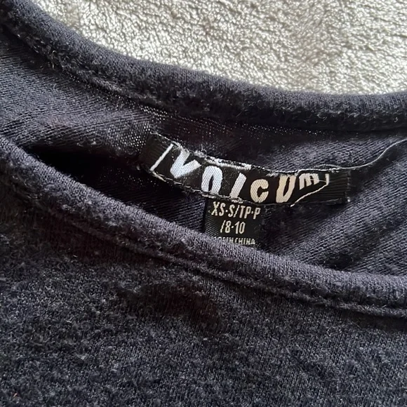 Volcom top - Picture 2 of 4